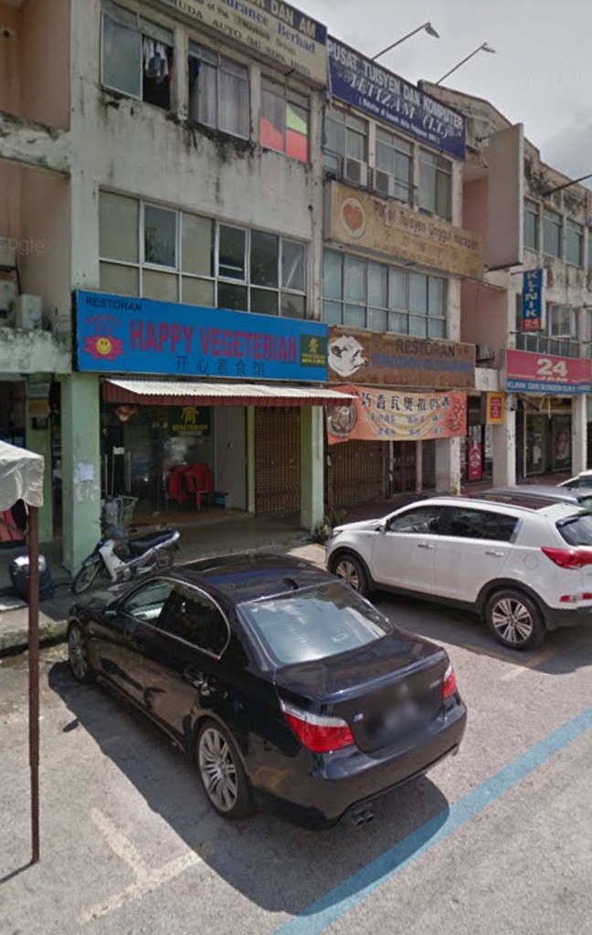 TAMAN SENTOSA, SAME ROW WITH KFC. 3 STRY SHOP LOT FOR SALE. 22X80SF. RM1,200,000